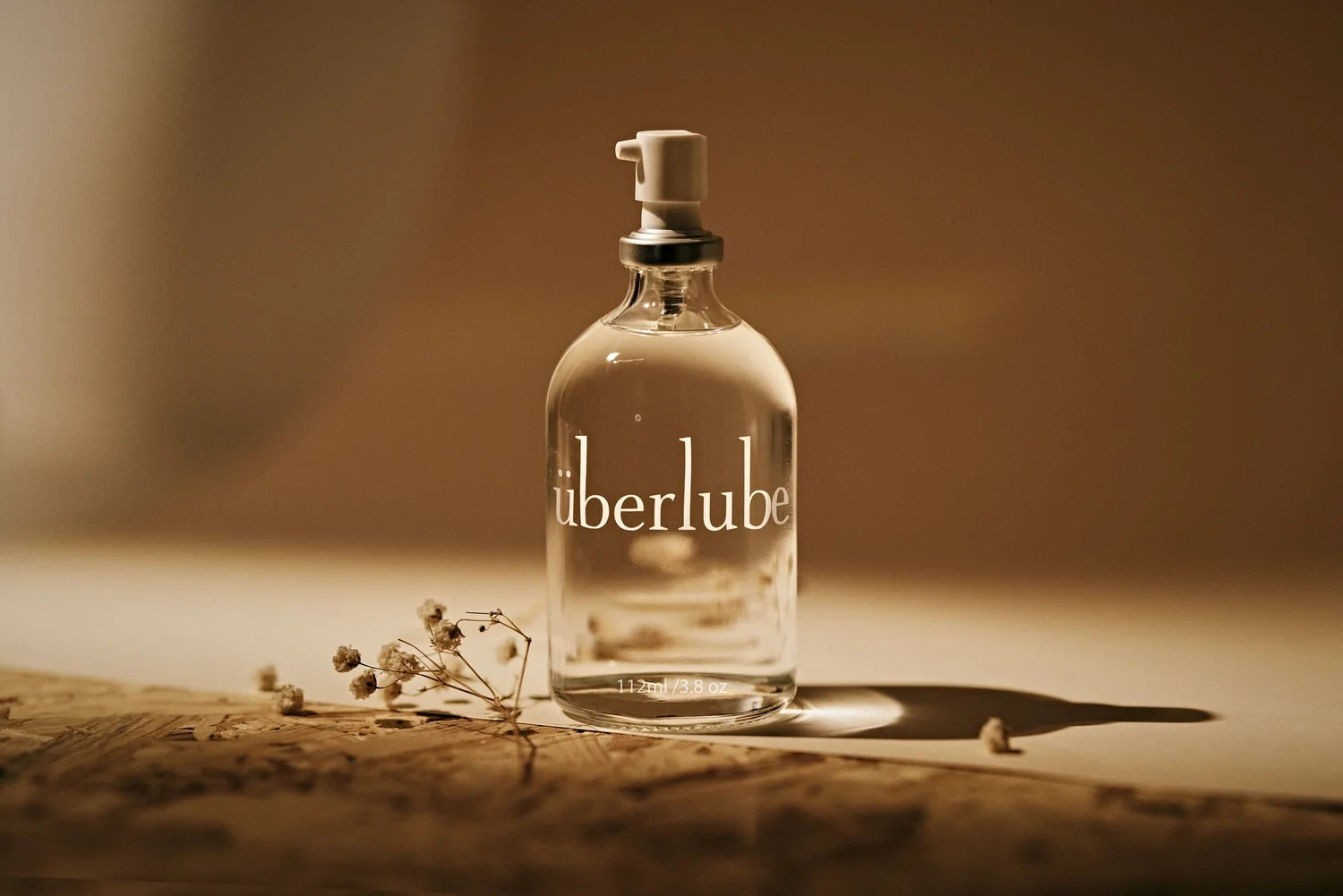 Überlube 112ml signature glass bottle lifestyle shot